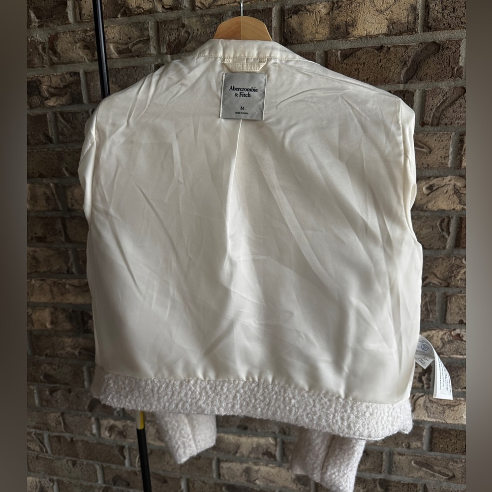 Abercrombie & Fitch White Bouclé Wool Blend Cropped Jacket Gold Buttons Size M - Picture 10 of 13